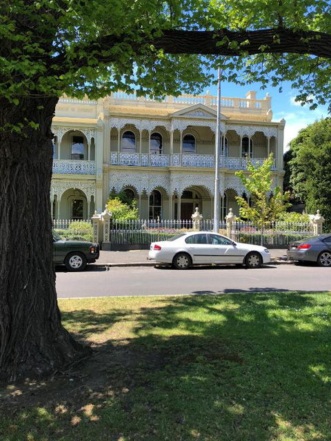 East Melbourne City Studio - Amazing Location & Sunny Charm - Accommodation Main Beach 1