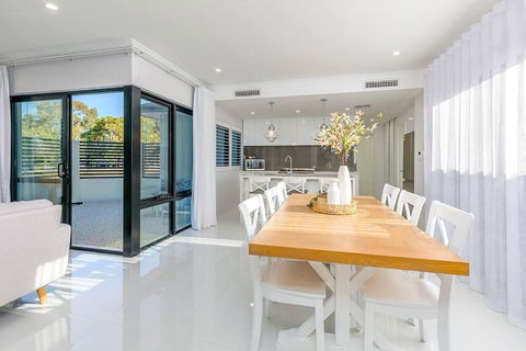 East Vic Park Luxe New Home - Accommodation Main Beach 1