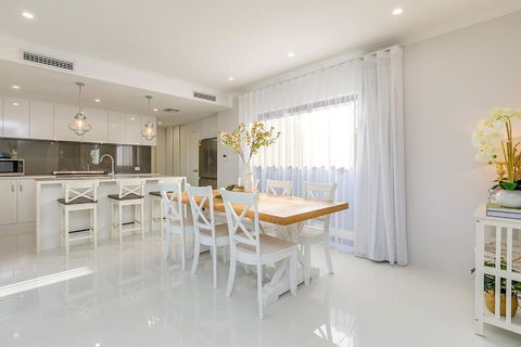 East Vic Park Luxe New Home - Accommodation Main Beach 2