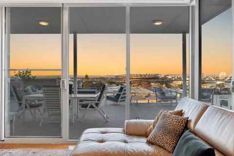 EAST34/60 - Urban Sanctuary - Accommodation Main Beach 1