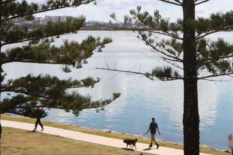 Eastbourne U4 80 Esplanade Golden Beach - Accommodation Main Beach 1