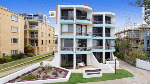 Eastbourne U6 80 Esplanade Golden Beach - Accommodation Main Beach 3