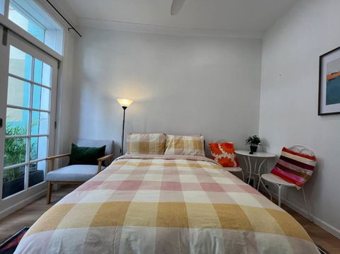 Easy Central Studio - Accommodation Main Beach 1