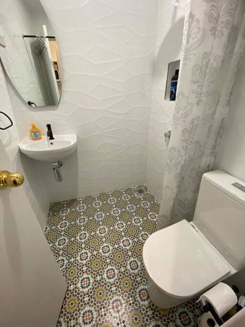 Easy Central Studio - Accommodation Main Beach 2