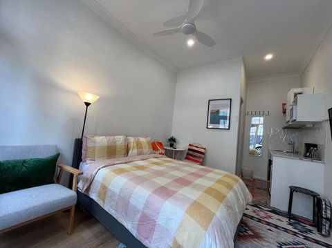 Easy Central Studio - Accommodation Main Beach 3