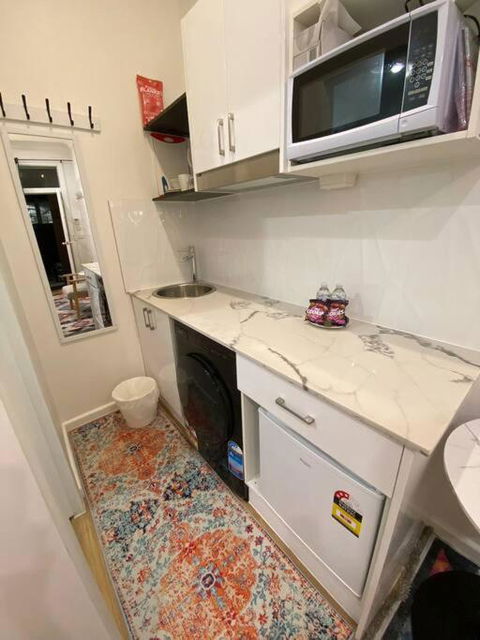 Easy Central Studio - Accommodation Main Beach 4