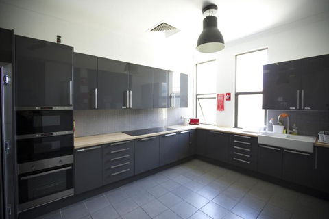EBS Sydney Hostel - Accommodation Main Beach 4