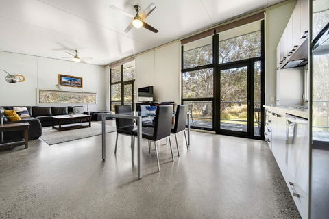 Ecocrackenback 14 Sustainable Chalet Close To The Slopes - Accommodation Main Beach 2