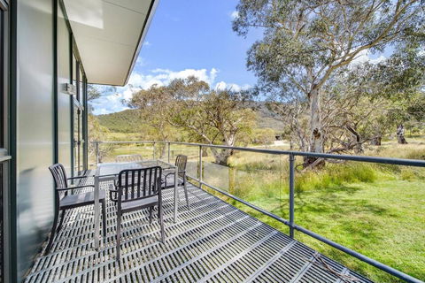 Ecocrackenback 14 Sustainable Chalet Close To The Slopes - Accommodation Main Beach 0