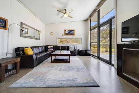 Ecocrackenback 14 Sustainable Chalet Close To The Slopes - Accommodation Main Beach 1