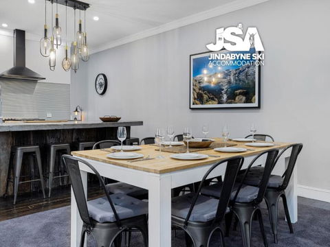 Edelweiss Cottage - Accommodation Main Beach 4