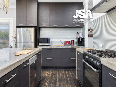 Edelweiss Cottage - Accommodation Main Beach 2