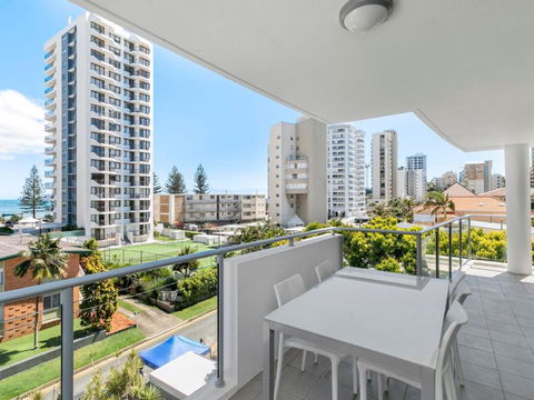 Eden Apartments Unit 401 - Accommodation Main Beach 0