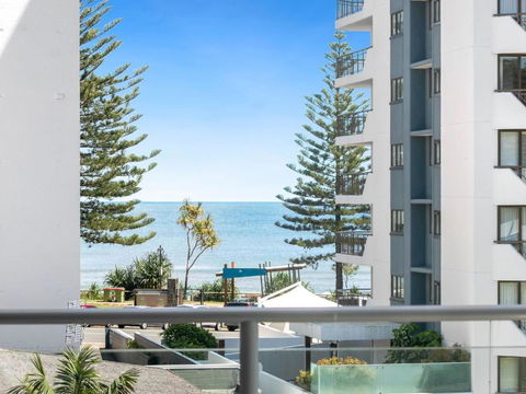 Eden Apartments Unit 401 - Accommodation Main Beach 1