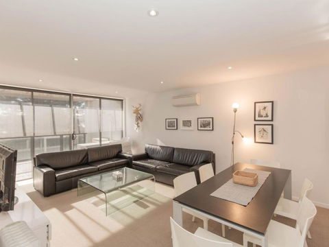 Edge 6 16 Clyde Street - Accommodation Main Beach 1