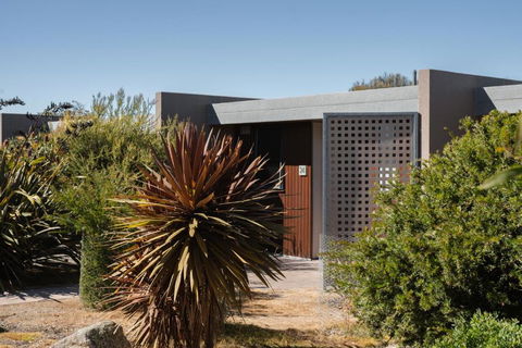 Edge Of The Bay Resort - Accommodation Main Beach 3