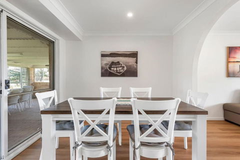 Edge Water Escape - Accommodation Main Beach 4