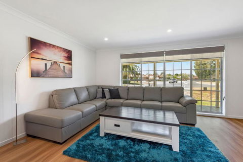 Edge Water Escape - Accommodation Main Beach 3