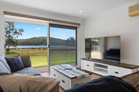 Edge Water Escape - Accommodation Main Beach 0