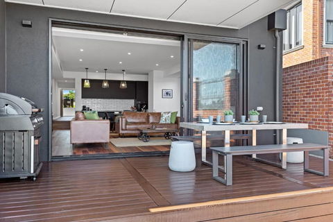 Edgewater On Irvine - Accommodation Main Beach 3