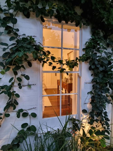 Edward Lodge New Fam - Accommodation Main Beach 4