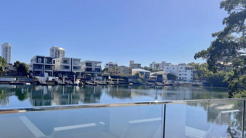 E.S. Surfers Paradise - Accommodation Main Beach 1