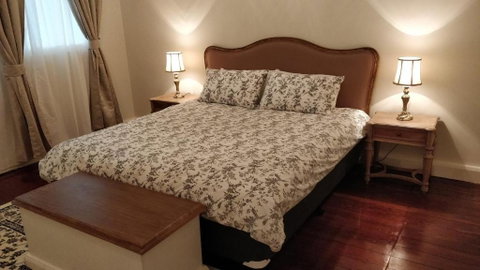 Divers Villa - Accommodation Main Beach 3