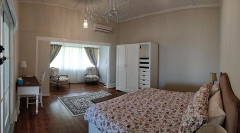 Divers Villa - Accommodation Main Beach 2