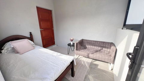 Entire New Granny Flat With 3 Bedrooms 2 Bathrooms - Accommodation Main Beach 4