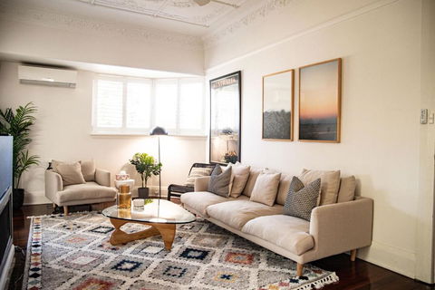 Elegant Federation Home Near The Airport - Accommodation Main Beach 2