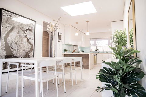 Elegant Federation Home Near The Airport - Accommodation Main Beach 3