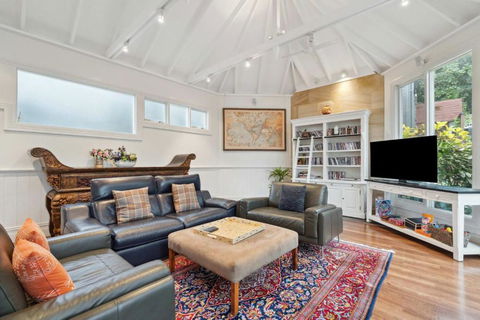 Elevated Serenity Where Views Meet Comfort - Accommodation Main Beach 1