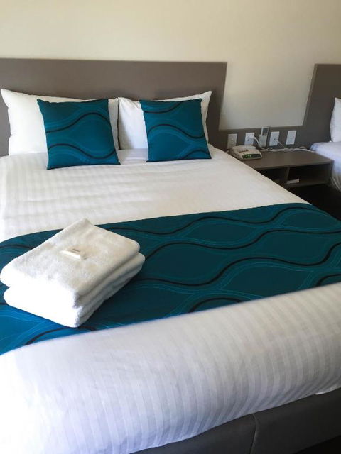 Exies Bagtown - Accommodation Main Beach 4