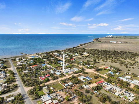 Eightonfifth - Accommodation Main Beach 1