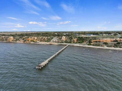 Eightonfifth - Accommodation Main Beach 3