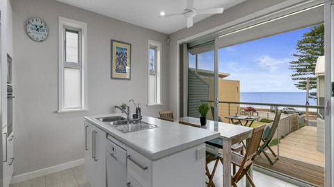 Elandra Beach House By Wine Coast Holiday Rentals - Accommodation Main Beach 1