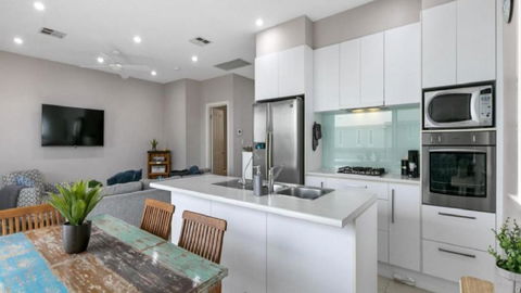 Elandra Beach House By Wine Coast Holiday Rentals - Accommodation Main Beach 4