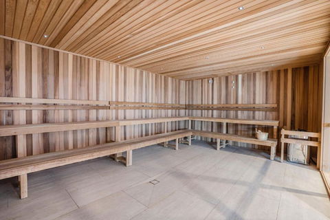 Elegant 1-Bed With Outstanding Building Amenities - Accommodation Main Beach 3