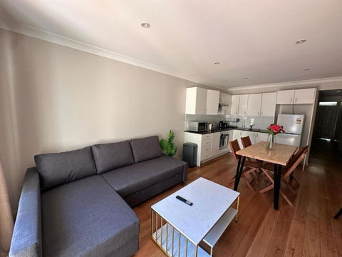 Elegant 2 Bedroom Home Close To City Buz Bridge RD 2 E-Bikes Included - Accommodation Main Beach 1