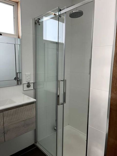 Elegant Home With Coastal Views - Accommodation Main Beach 3