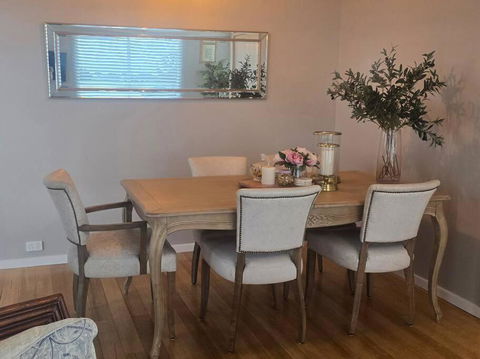 Elegant Home With Coastal Views - Accommodation Main Beach 4