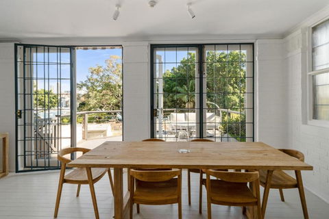 Executive 2BR Apt With Balcony Near Yarranabbe Park - Accommodation Main Beach 4