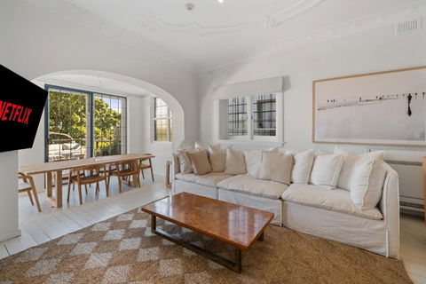 Executive 2BR Apt With Balcony Near Yarranabbe Park - Accommodation Main Beach 3