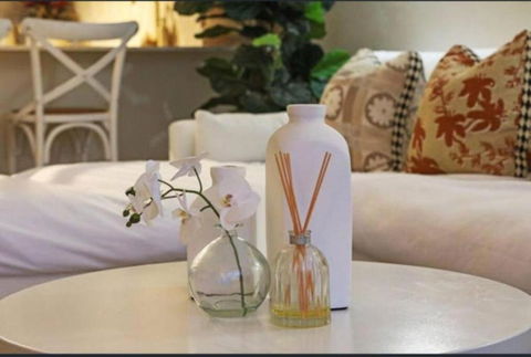 Elegant Oceanview Stay - Accommodation Main Beach 3