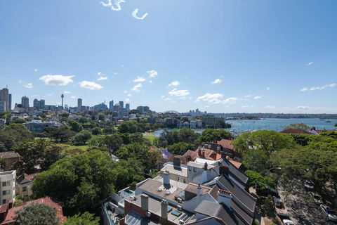 Elegant Studio With Rooftop Harbour Views - Accommodation Main Beach 1