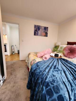 Elegantly Designed Grannyflat That Offers A Quiet Escape! - Accommodation Main Beach 0