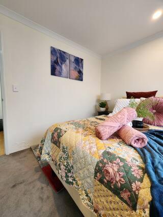 Elegantly Designed Grannyflat That Offers A Quiet Escape! - Accommodation Main Beach 1