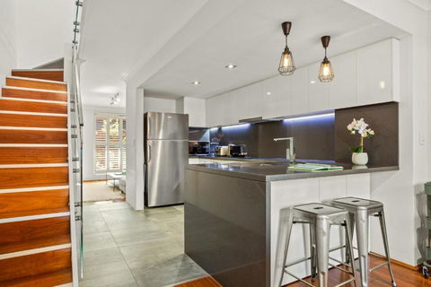 Elegantly Modern 2-Bed In The Heart Of Chippendale - Accommodation Main Beach 3