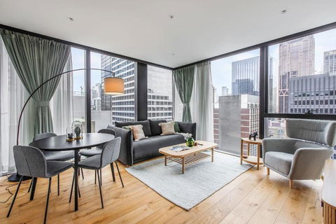 Elevated Elegance - A Fusion Of Style And Comfort - Accommodation Main Beach 0