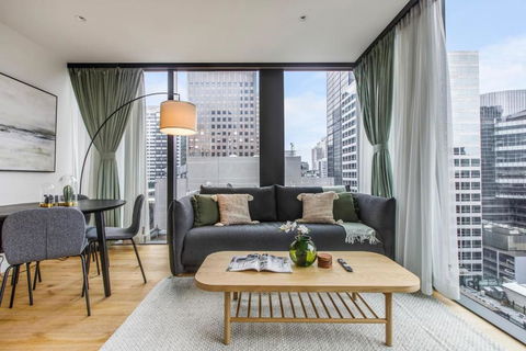 Elevated Elegance - A Fusion Of Style And Comfort - Accommodation Main Beach 3